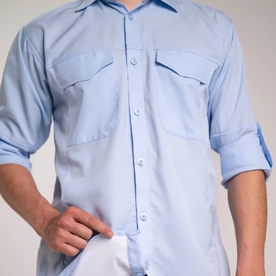 Camisa Field Outdoor azul cielo: bolsas de pecho con cartera, mangas enrolladas con presilla y paño limpia anteojos