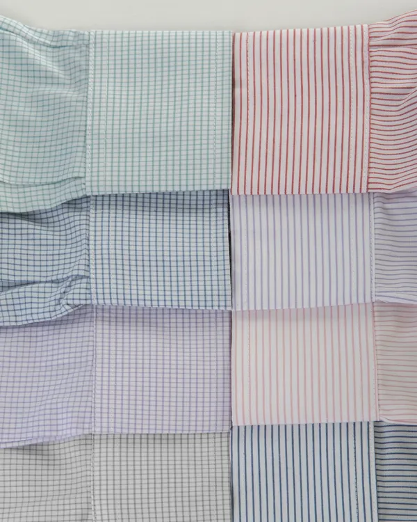 Camisas Micro raya dobladas en varios colores