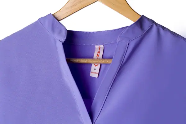 Detalle de blusa Lightwear
